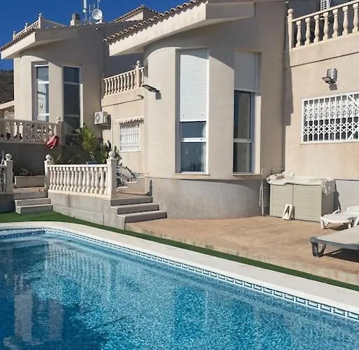 Del Mar Villa *
